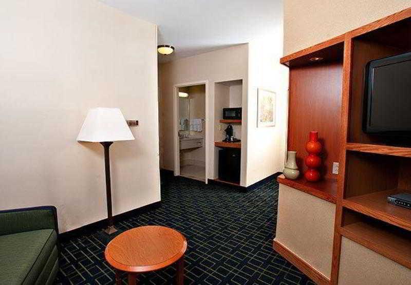 Comfort Inn & Suites Akron South Zimmer foto